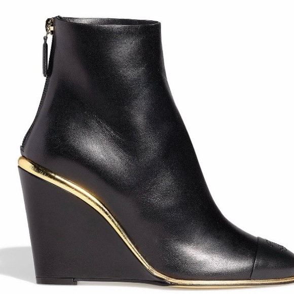CHANEL 23B Leather Wedge Bootie (with CC LOGO* Cap-Toe detail) - Picture 2 of 8